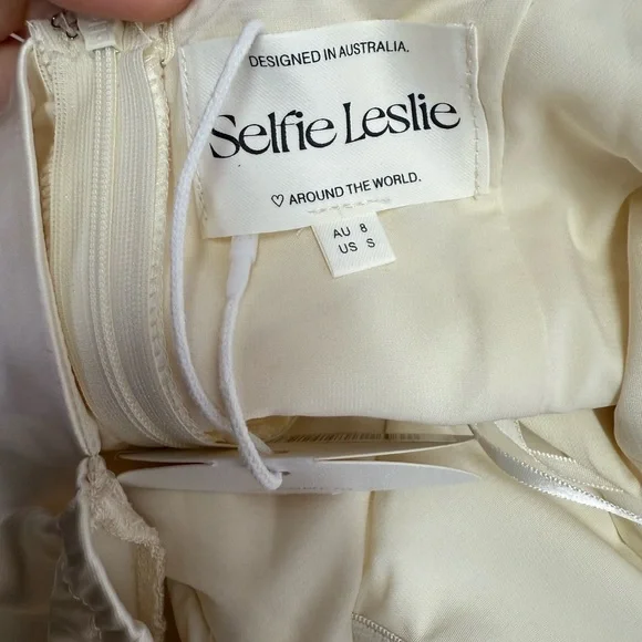 Selfie Leslie Aphrodite Molded Bust Angel Sleeve Wrap Dress Cream NEW Size Small - Picture 9 of 12